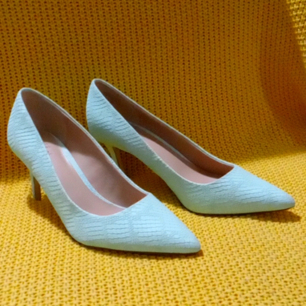 High heels CALL IT SPRING vegan . Size 6.5 mint green color